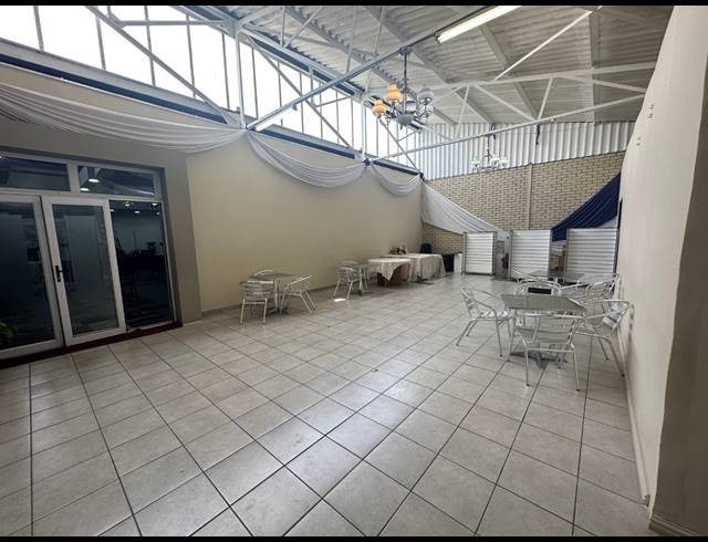 499M² OFFICE TO LET IN PAARDEN EILAND